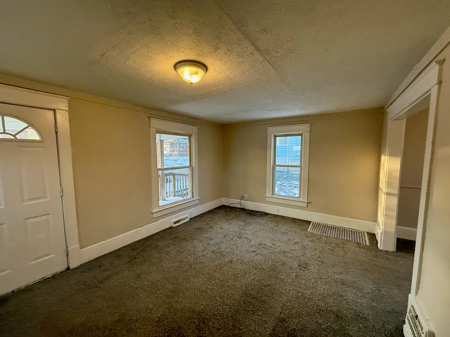 3 bed, 960 sqft, $1,350 — Photo 3