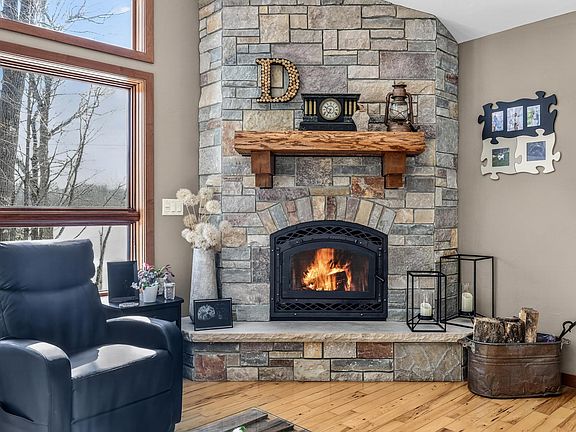 3rd image of 9799 Lee Lake Rd