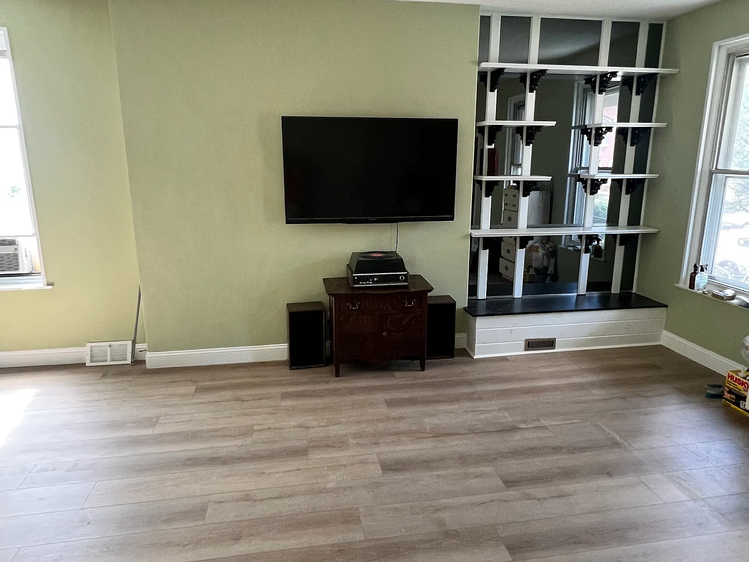 4 bed, 1.5 bath, 2000 sqft, $2,595 — Photo 3