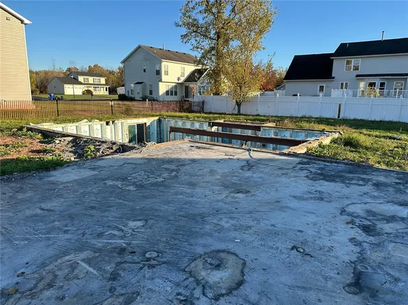 4 Roman Cir #64, Brockport, NY 14420