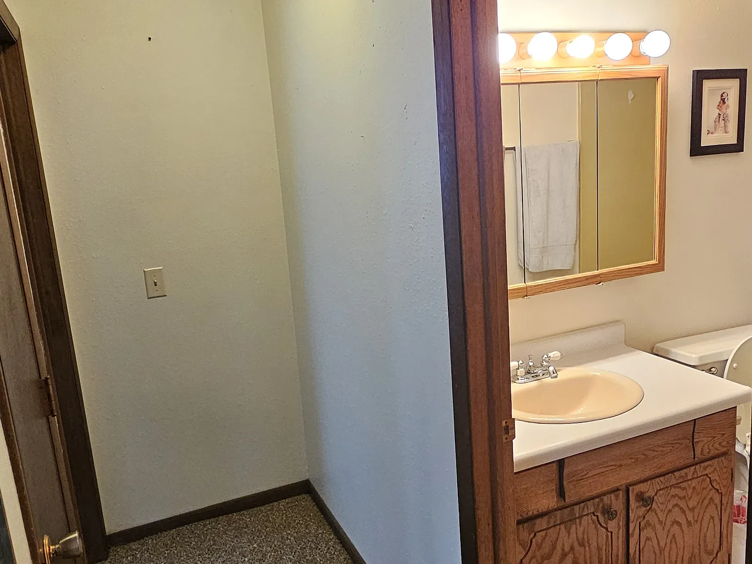 729 Halbert St — Photo 4