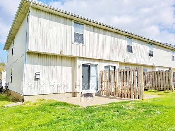 3rd image of 202 NE Sunshine St APT D
