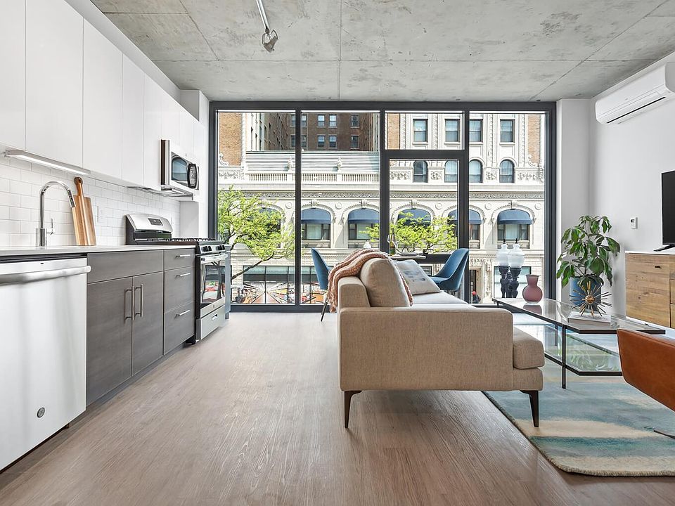1st image of 4700 N Kenmore Ave #909
