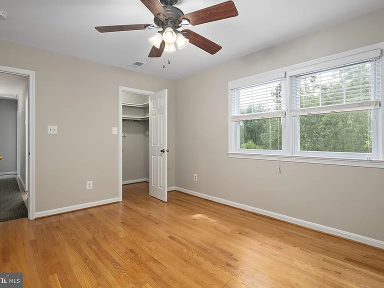 2542 N Wakefield St — Photo 34