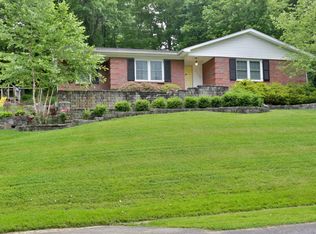 9108 Royal Oak Dr, Louisville, KY 40272
