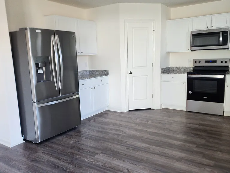 1625 Carlsbad Ln — Photo 2