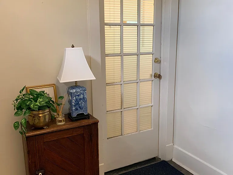 818 State St — Photo 2