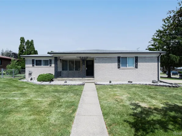 18863 Monica Dr, Clinton Township, MI 48036