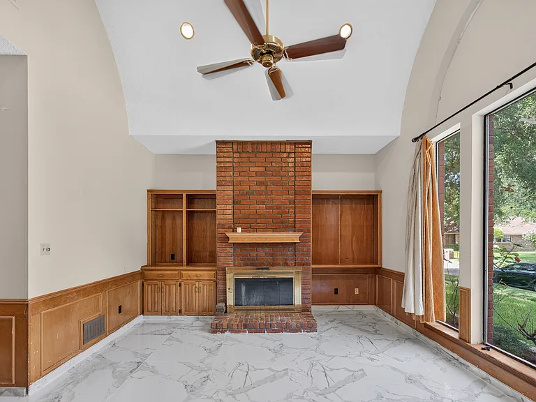2105 Rolling Oak Ln — Photo 15