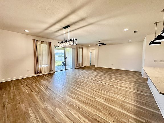 5th image of 6046 Sierra Crown St