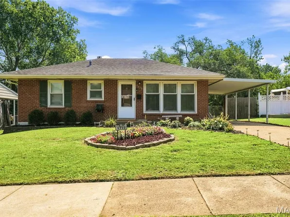 1710 Clover Ln, Florissant, MO 63031