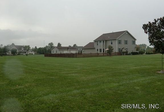 3rd image of 709 Saxony Ln