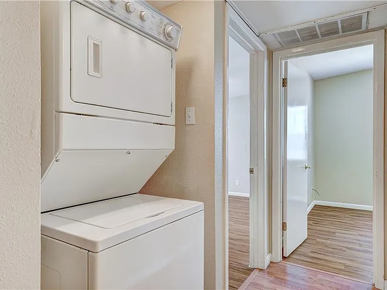 2408 Longview St #208 — Photo 13