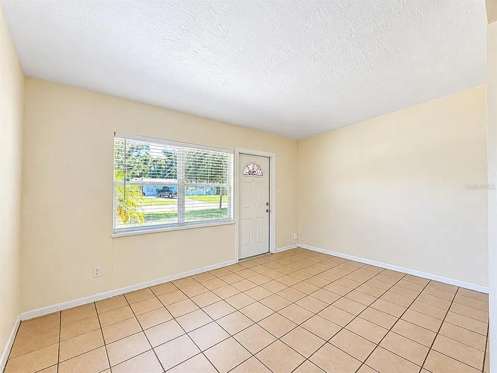 2 bed, 1.0 bath, 642 sqft, $1,800 — Photo 4