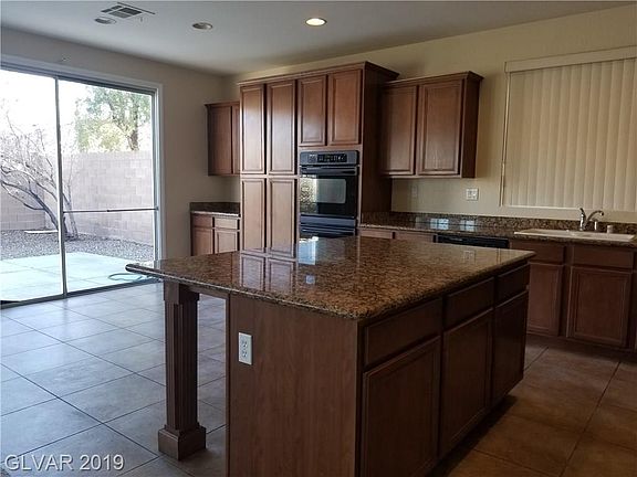 3rd image of 610 Bighorn Creek St #0