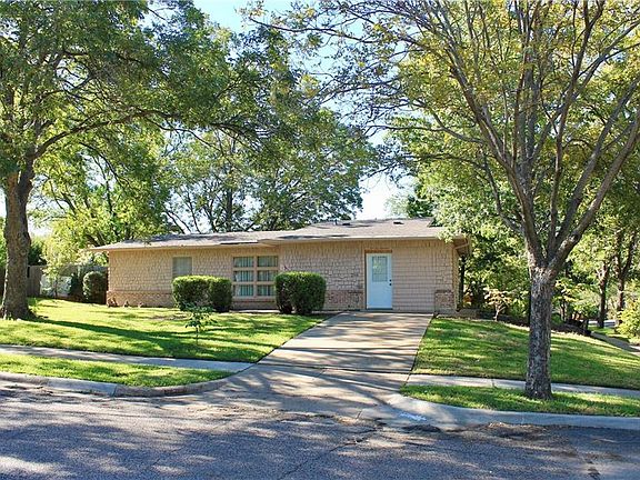 2nd image of 2606 Overland Dr