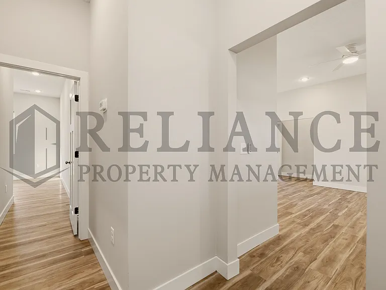 525 E Elmwood St — Photo 14
