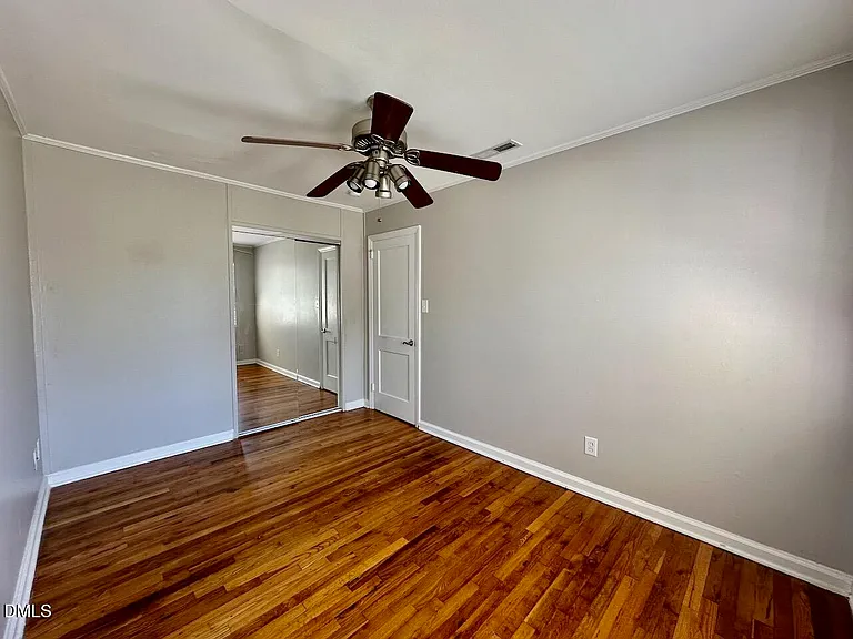 2333 Bernard St — Photo 17