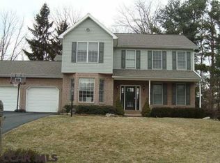 675 Tanager Dr, State College, PA 16803