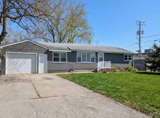 530 Wilshire Dr, Machesney Park, IL 61115