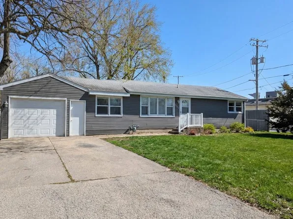 530 Wilshire Dr, Machesney Park, IL 61115