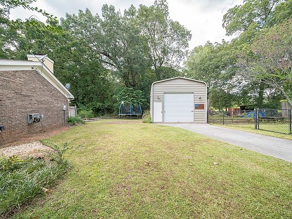 5th image of 468 Skymeadow Dr