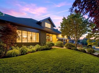 1795 Broadmead Ave, Saanich, BC V8P 2V8