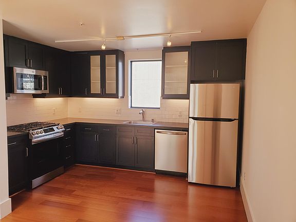 5th image of 211 Clara St