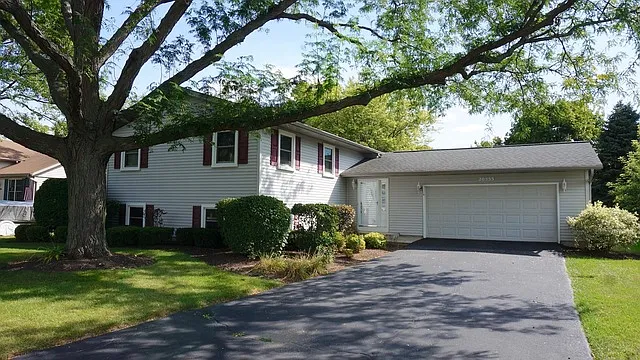 20553 N Elizabeth Ave photo 1