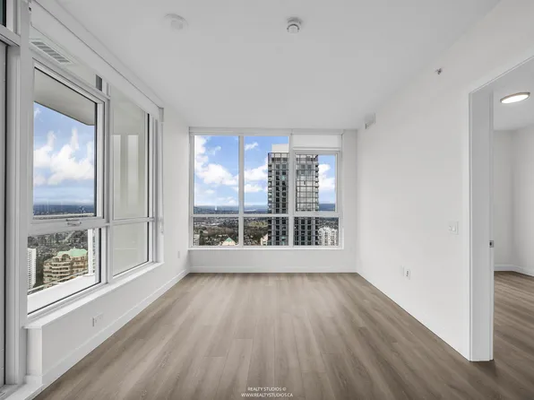 6087 Wilson Ave #3501, Burnaby, BC V5H 4R8