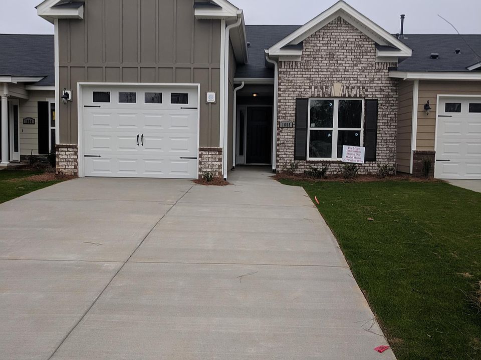 Single car garage with double wide, long driveway. Interior unit.