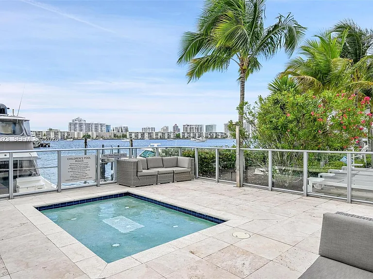 17111 Biscayne Blvd #207 — Photo 39