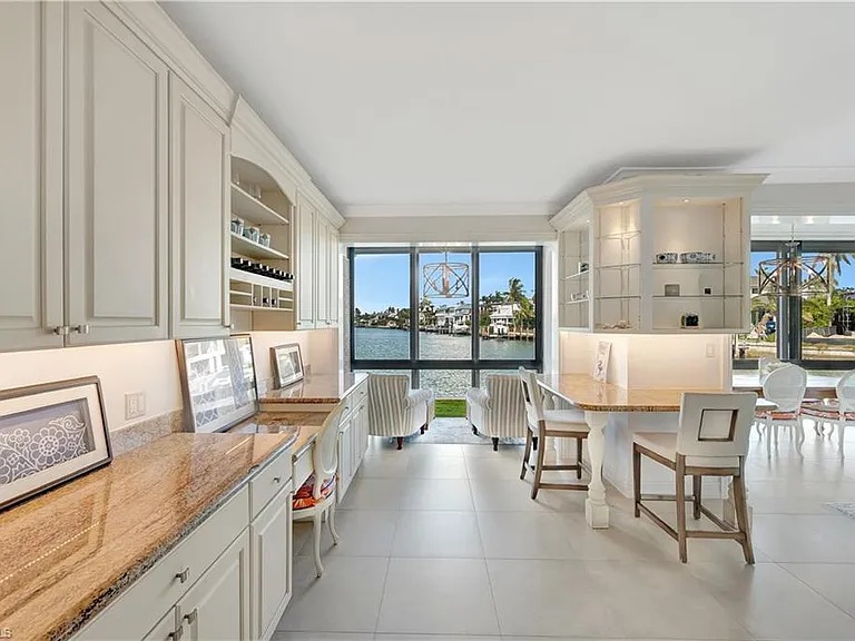 2258 Gulf Shore Blvd N #O1 — Photo 10