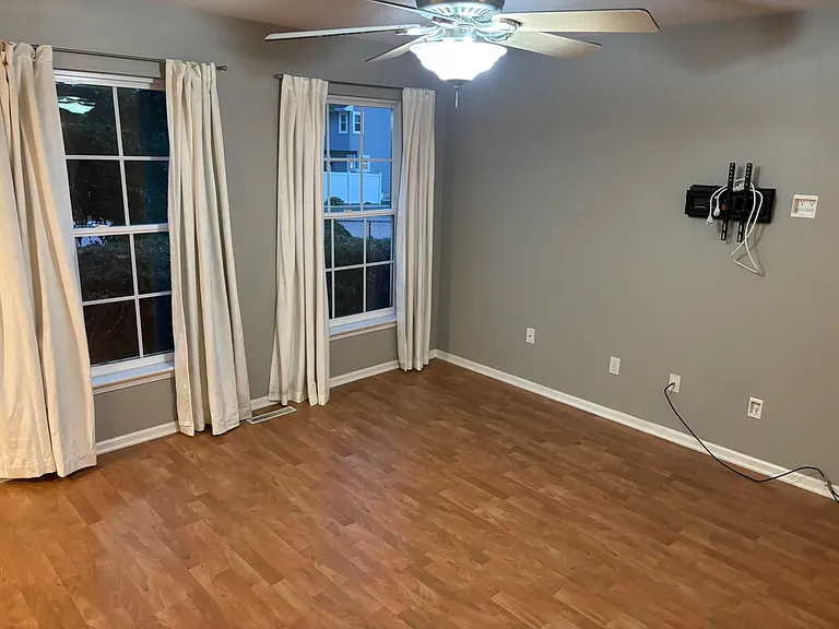 3075 Oxford St — Photo 9