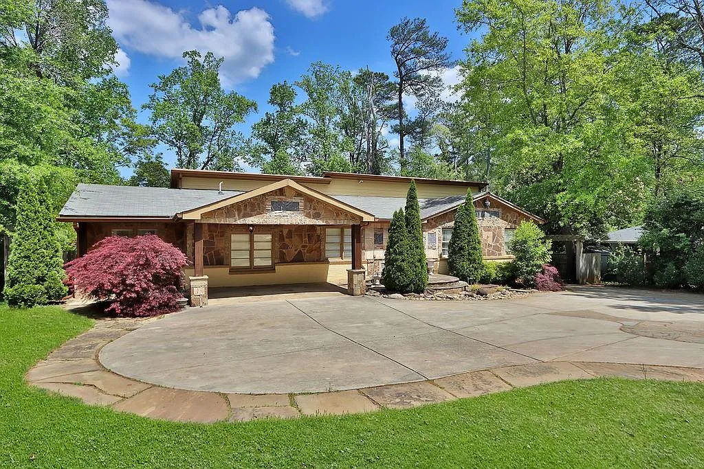 6 bed, 4.0 bath, 1898 sqft, $10,000 — Photo 1