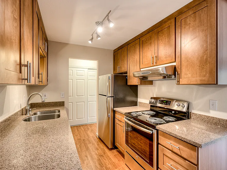 Kirkwood Apartments — Photo 1
