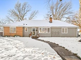 601 S Honeysuckle Dr, Olathe, KS 66061