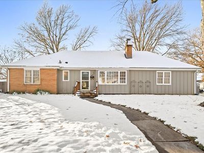 601 S Honeysuckle Dr, Olathe, KS, 66061