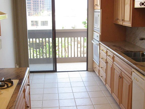 Breakfast area and open patio