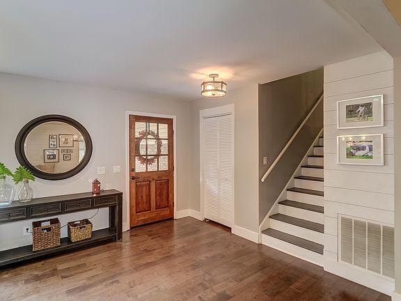 5th image of 93 King Charles Cir