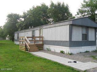 2118 Poplar Ave, Salem, IL 62881