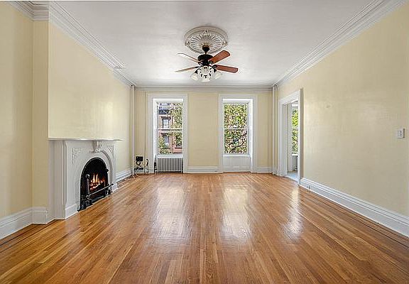 2nd image of 136 Amity St APT 3