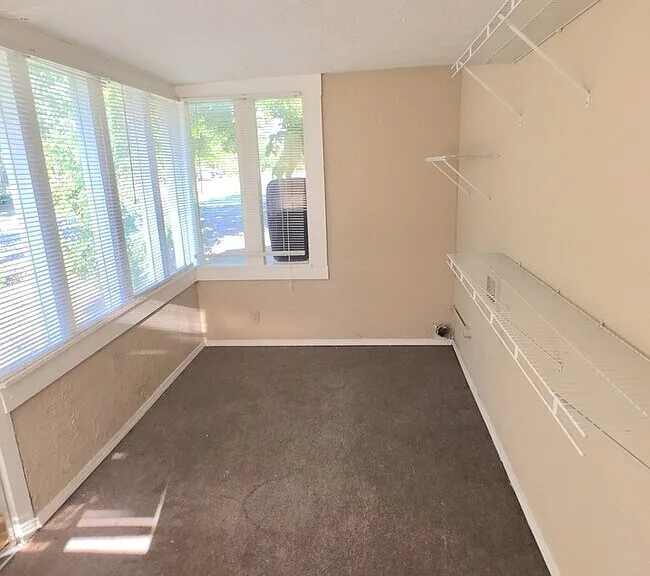 320 W Duffy St — Photo 16