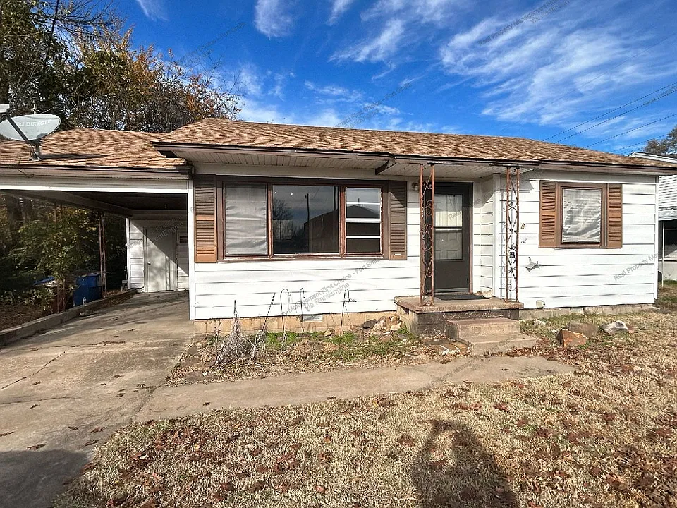 2705 Phoenix Ave