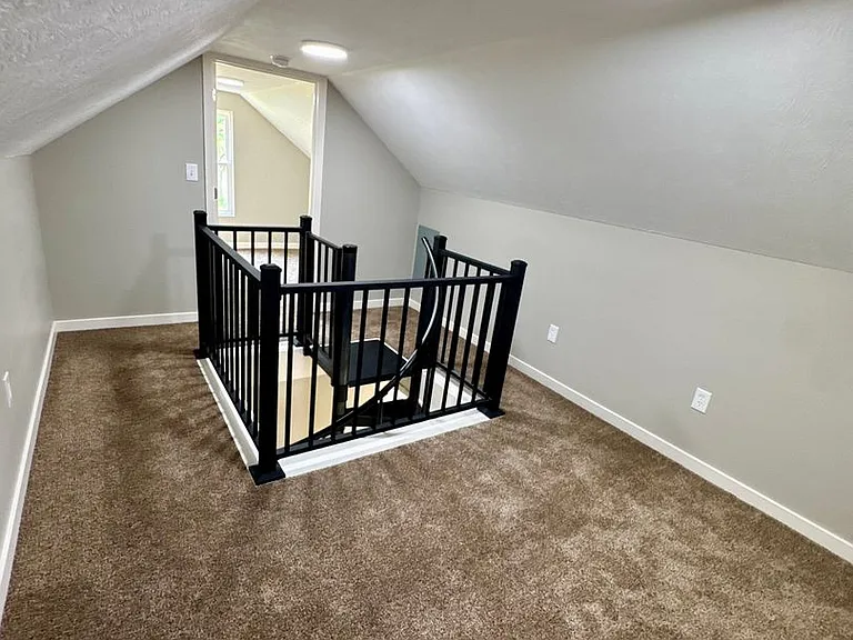 9219 N 100 W — Photo 20