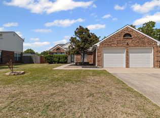 2619 Bayberry Ln, Euless, TX 76039