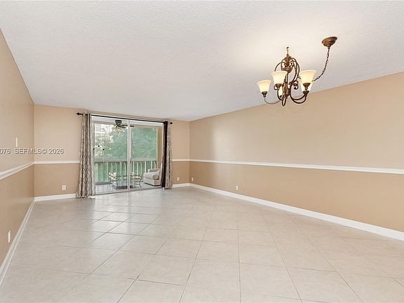 2nd image of 301 NE 14th Ave APT 307