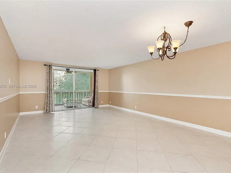 301 NE 14th Ave #307 — Photo 2