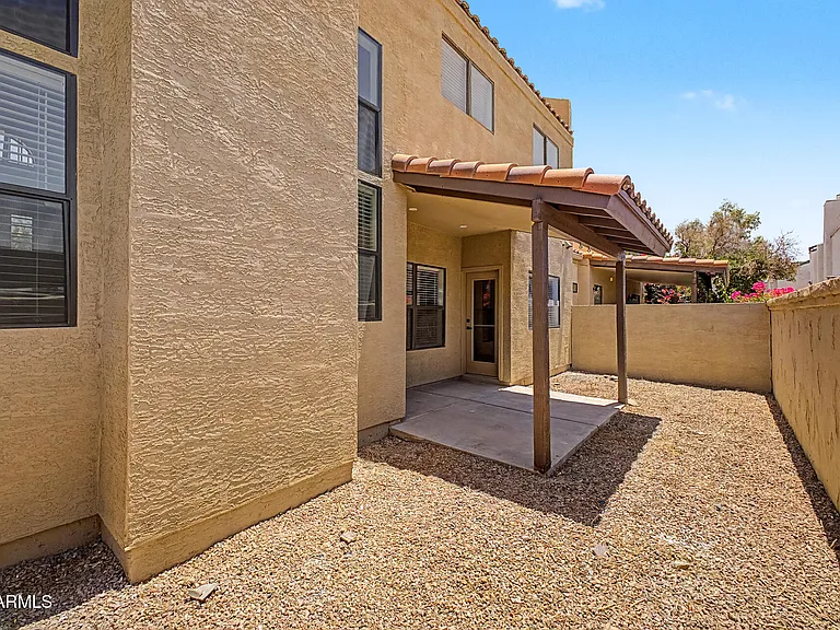 2084 N Sunset Dr — Photo 31