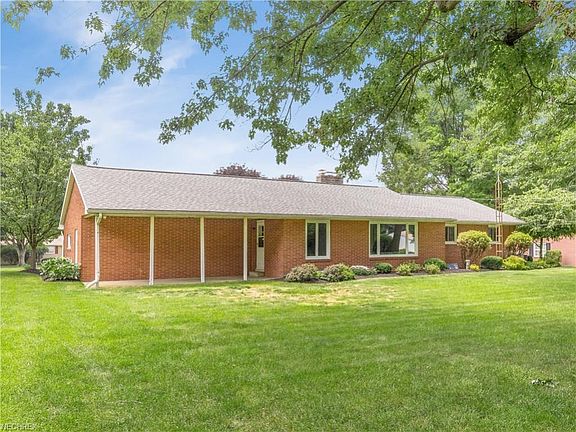 5th image of 2533 Hyacinth Dr NW